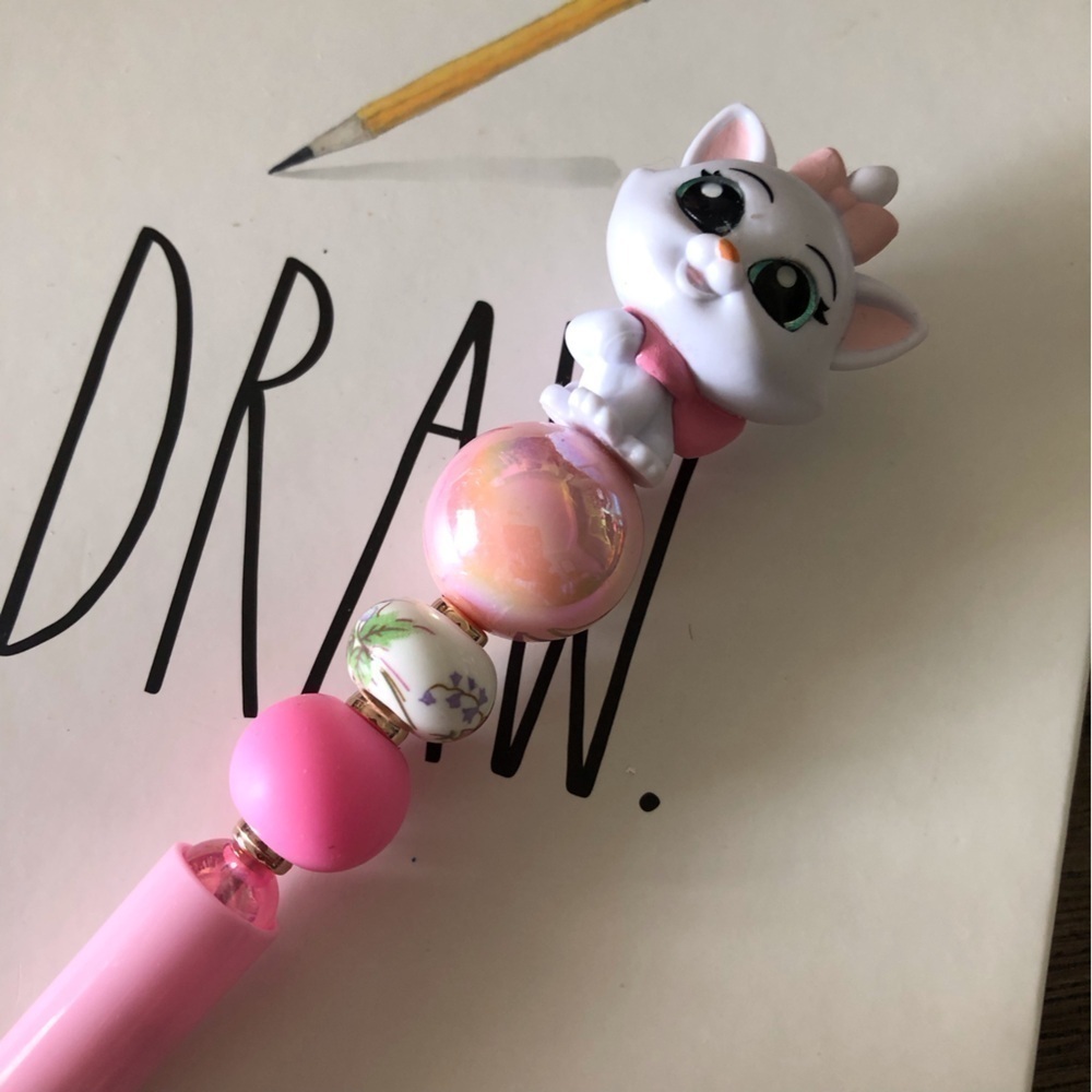 Disney Doorables: Aristocats: Marie handmade beaded pen